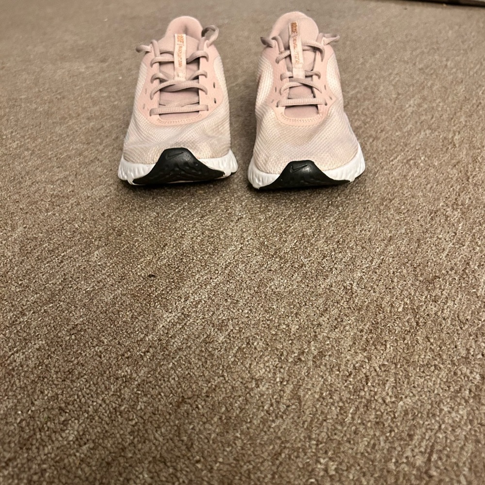 Nike Womens Revolution 5 Rose Gold Running Shoes Size 9.5 (2020154)